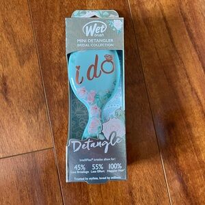 New in box mini wet brush detangler, "I do"